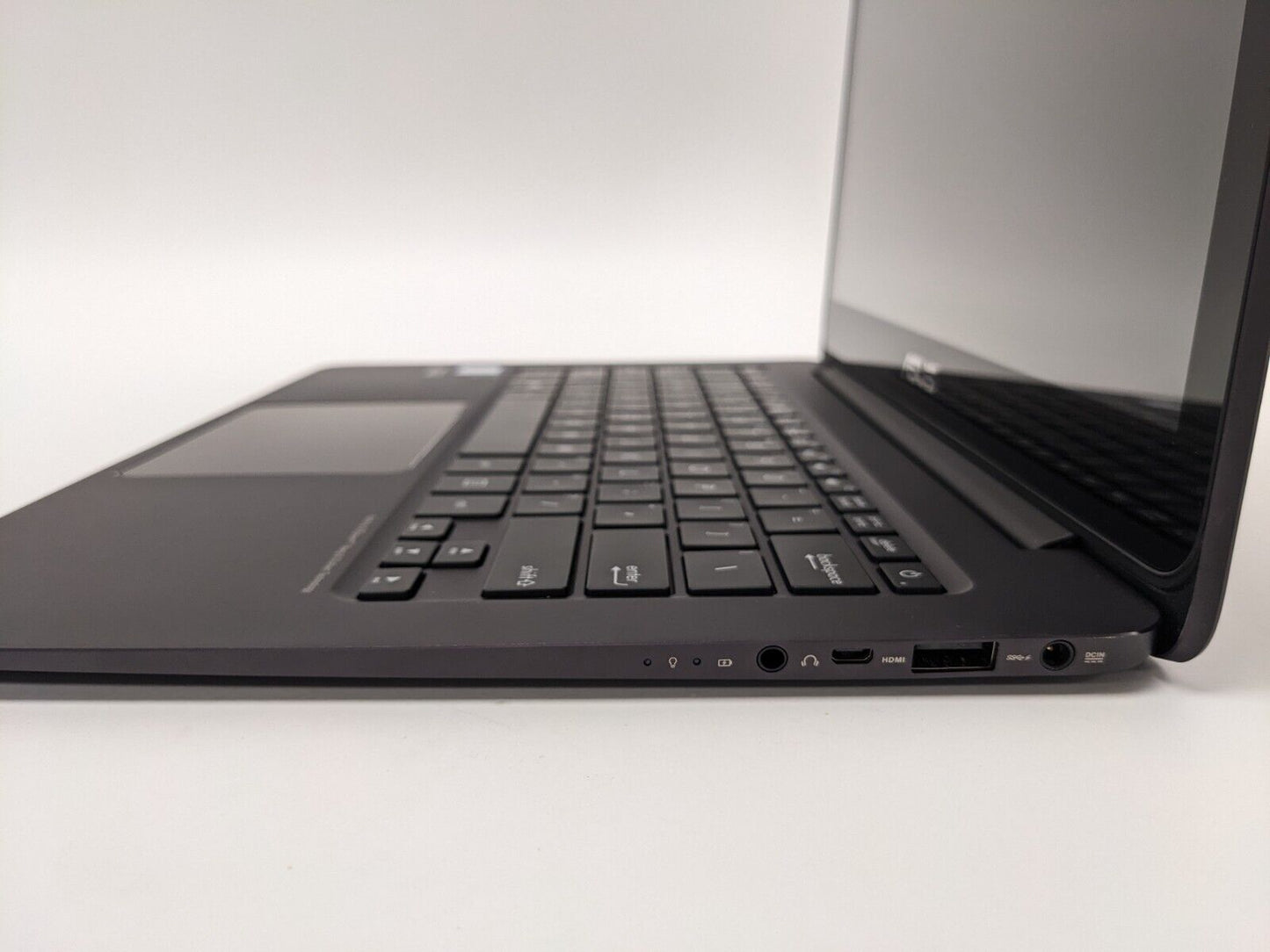 ASUS Signature Edition Laptop ZenBook UX305CA-UHM4T