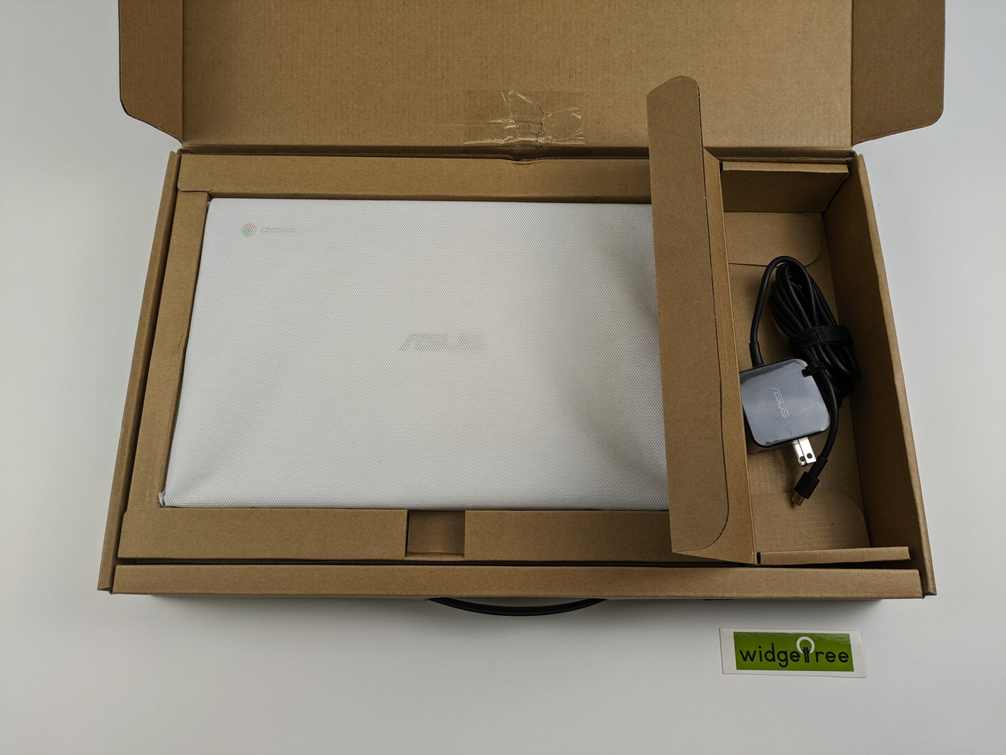 ASUS Chromebook C425TA-WH348 14" M3 4GB 128GB SSD Laptop - 90NX02H1-M00060 /  Used
