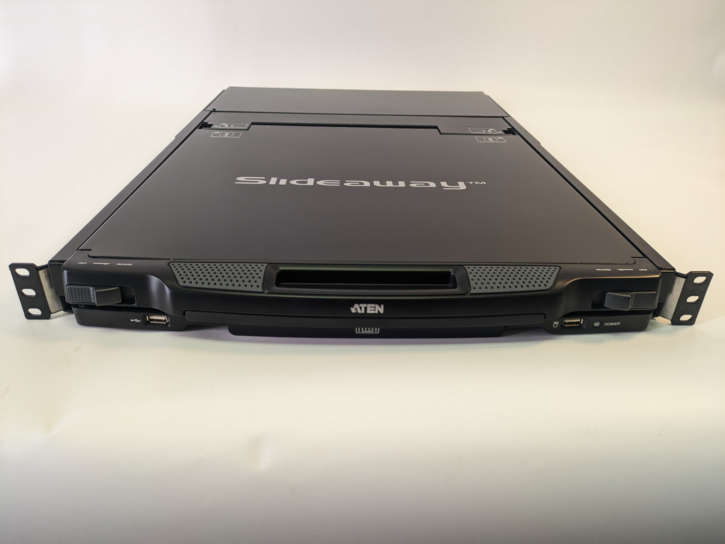 ATEN 19" 8-Port Dual Rail Rackmount LCD KVM Switch - CL5808N-A1A-AAB /  Reconditioned
