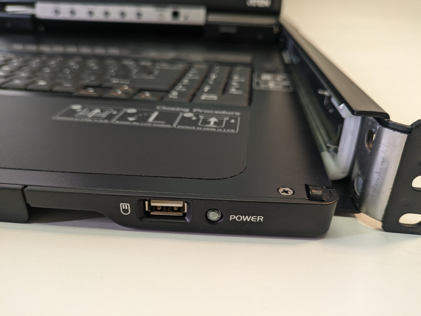 ATEN 19" 8-Port Dual Rail Rackmount LCD KVM Switch - CL5808N-A1A-AAB /  Reconditioned