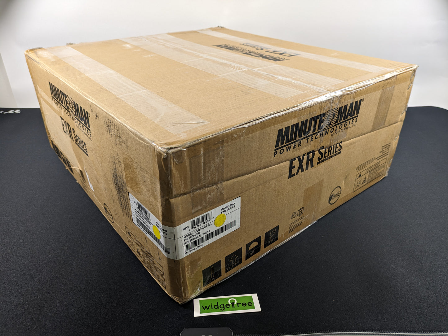 Minuteman EXR Line Interactive 2U 1000 VA 900W 14x UPS - EXR1000RT2U /  Used